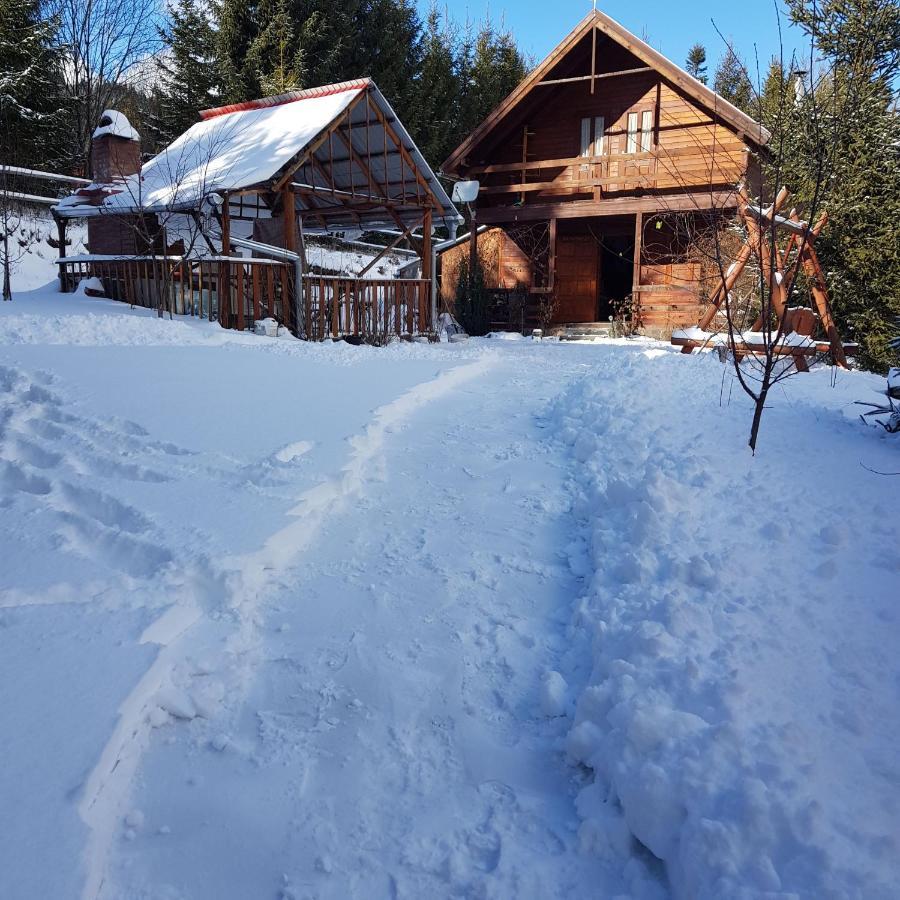 Villa Casa Ria-Ria Pihenohaz à Miercurea Ciuc Extérieur photo