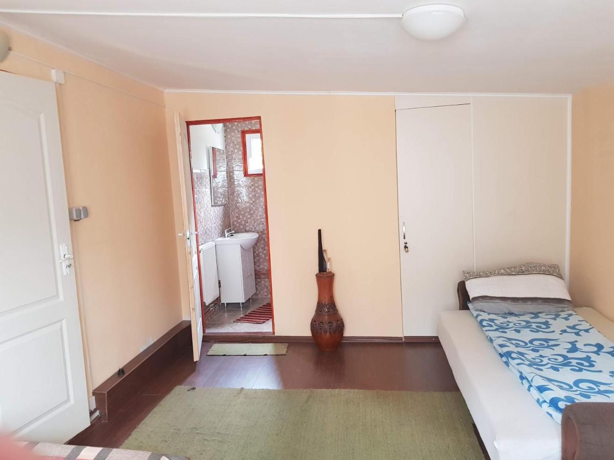 Villa Casa Ria-Ria Pihenohaz à Miercurea Ciuc Extérieur photo